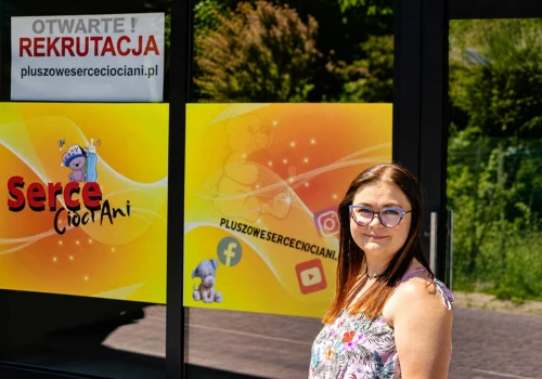 Nauka przez zabawę i bliskość. Jak „Pluszowe Serce Cioci Ani” pielęgnuje podejście do opieki nad najmłodszymi