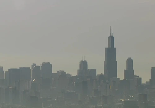 W Chicago pogorszyła się jakość powietrza. Do wtorku wieczorem lepiej ograniczyć przebywanie na zewnątrz