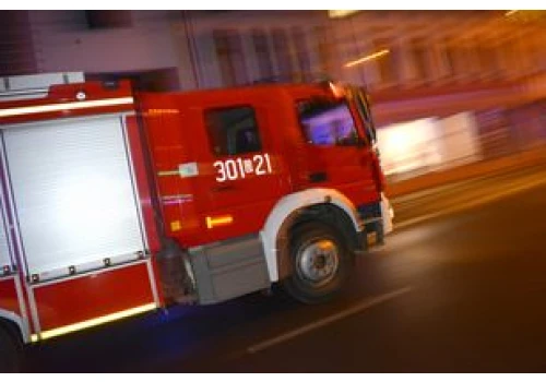 Warszawa: Pożar w mieszkaniu na Bielanach. Mężczyzna użył denaturatu do usuwania grzyba