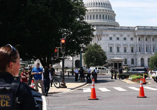 Akcja przed Kapitolem USA. Mężczyzna miał przy sobie broń palną