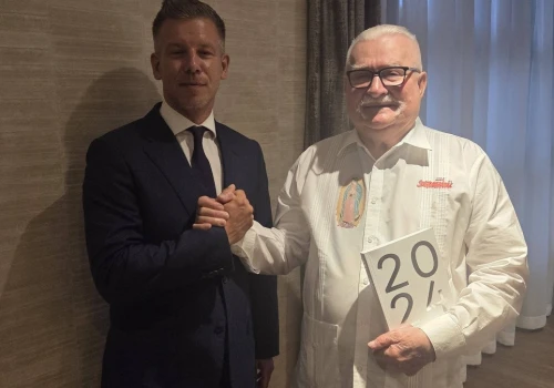 Wałęsa spotkał się z Magyarem. Przemawiał na konferencji w Budapeszcie