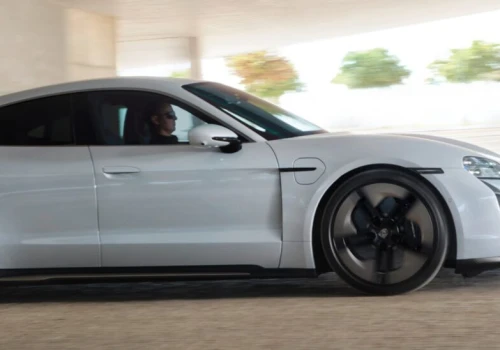 Porsche Taycan może trafić pod topór. Tak samo Audi Q6 e-tron Sportback. Do odstrzału nawet Cupra Raval