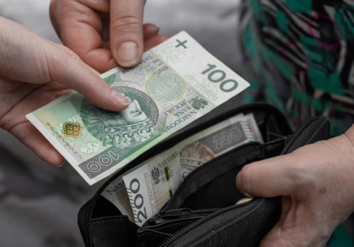 Polacy toną w długach. W najgorszej sytuacji są osoby w wieku 55-64 lata