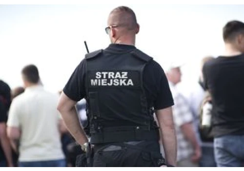 Kalisz: Nielegalne wysypisko ujawnione podczas patrolu. Sprawczyni sama się zdradziła