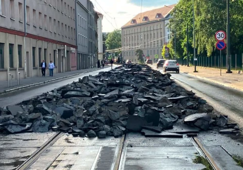 Remont ul. Grzegórzeckiej potrwa dłużej. Powodem nieplanowana wymiana szyn