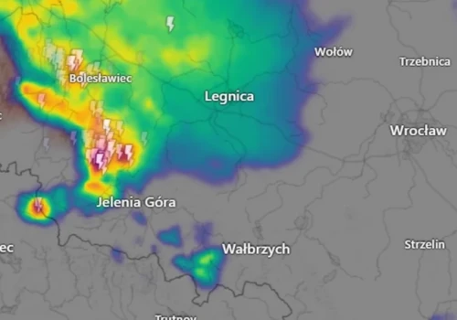 Gdzie jest burza? Alert RCB: Unikaj otwartych przestrzeni. Oto radar na żywo