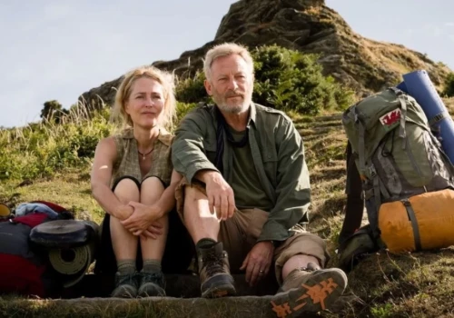 Kino na Zamku. Gillian Anderson i Jason Isaacs w filmie „Ścieżki życia”