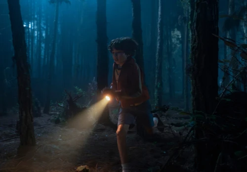 Mały chłopiec odkrył to, co skrzętnie skrywano latami: niewiarygodna historia w nowym dramacie Netflixa