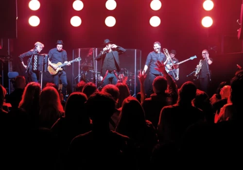 Folk-rockowe brzmienia w Parku Aleksandria oraz pod muralem. Przed publicznością zespół Mitra