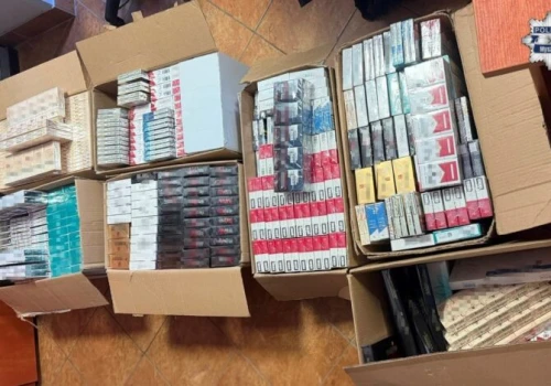 Ponad 59 tysięcy papierosów bez akcyzy na targowisku w Żarkach. Zatrzymano 48-latka