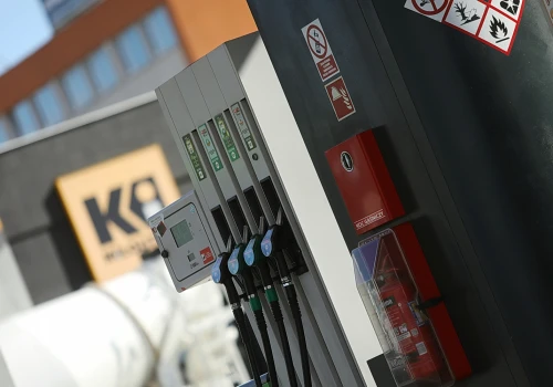 Paliwo coraz droższe. Ekspert ocenia: na niższe ceny nie ma co liczyć