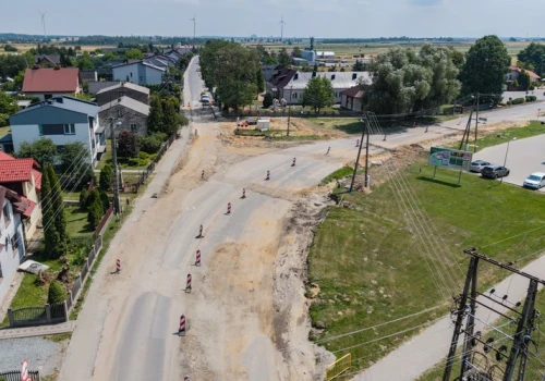 Pod Działoszynem trwa duża przebudowa drogi wojewódzkiej. Kierowcy muszą liczyć się z utrudnieniami