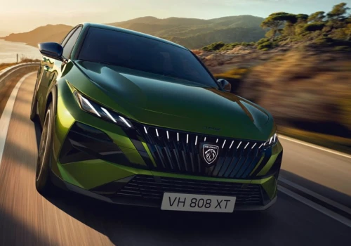 Nowy Peugeot 408 – fastback, który łączy elegancję z elektryfikacją. Zapraszamy na jazdę testową