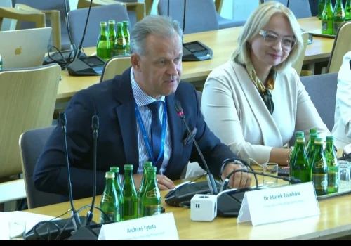 „Dobre leki trafiają do kosza”. Farmaceuci alarmują o miliardowych stratach