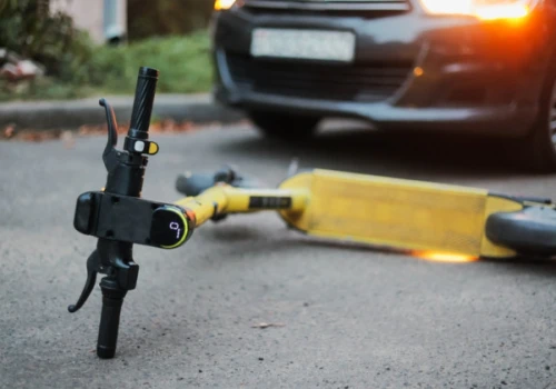 Wypadek z udziałem hulajnogi i nieoznakowanego radiowozu. Nie żyje nastolatek