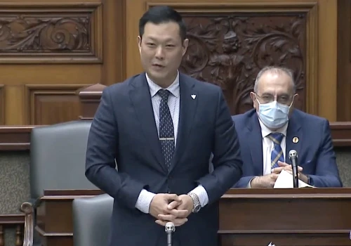 Minister rządu Ontario nocował w hotelach za pieniądze podatników, a mieszka w Toronto