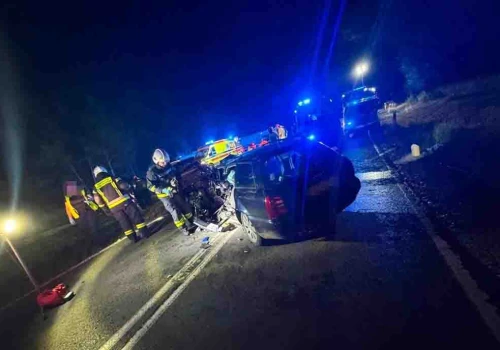 Śmiertelny wypadek. Nie żyje 17-letni kierowca Audi, który mógł być pijany. W szpitalu sześć osób