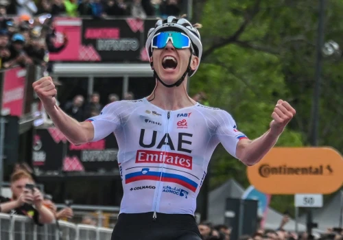 Tadej Pogačar ponownie wygrywa na Tour de France i poprawia swoją najlepszą przewagę na tym etapie wyścigu