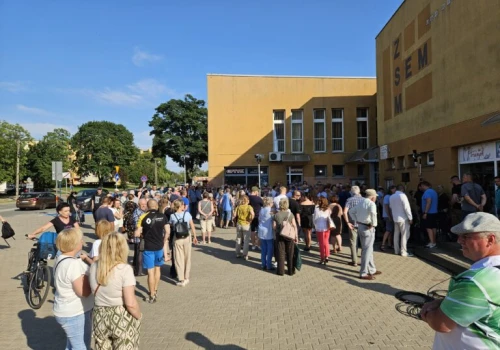 Protest w Zgierzu. Mieszkańcy przeciwni podwyżkom opłat za mieszkanie
