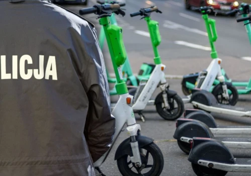 Kary za jazdę hulajnogą elektryczną. Ponad 30 tys. zł mandatów w 1 weekend