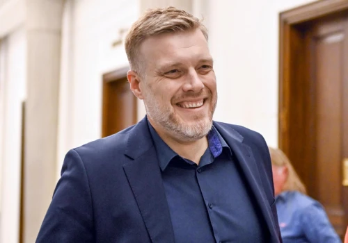 Zandberg porównuje Czarnka do Brauna: Zaraz założy przepaskę na oko