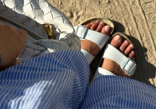 Myślałam, że to kultowe Birkenstocki. Lidl ma klapki za niecałe 28 zł, które pasują do wszystkiego