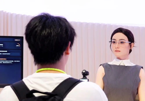 Robot zamiast towarzysza? Chińczycy chętnie je kupują