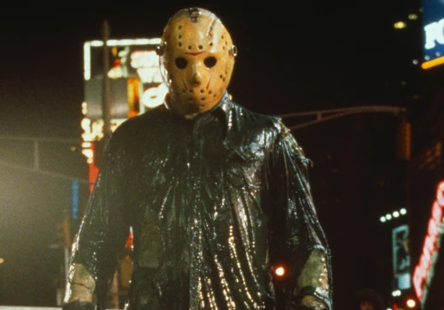 “Piątek trzynastego” od A24?! Oto pierwszy zwiastun serialu “Crystal Lake”!