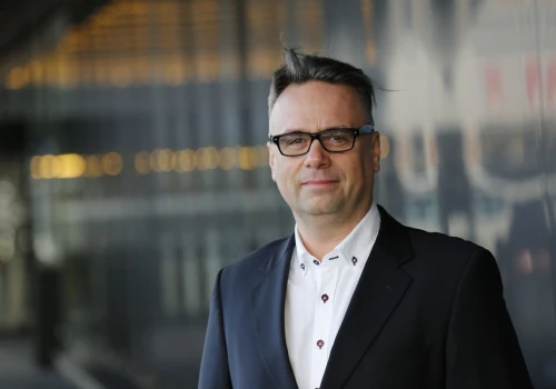 Czy wysokie IQ na giełdzie to pułapka? Ekspert: Doktorat z błędów poznawczych nie uchroni przed nimi