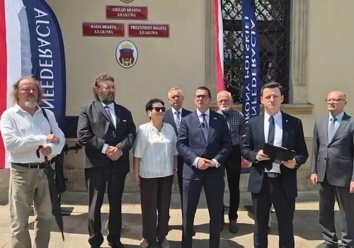 Michał Klimek przedstawił Honorowy Komitet Poparcia. Wśród wspierających Korwin-Mikke, Żółtek i Michalkiewicz