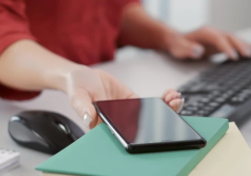 Dla wielu to niemożliwe. Dziś Dzień Bez Telefonu