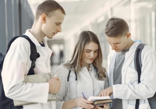 Ponad 16,5 tys. kandydatów na PUM. Rekrutacja bije rekordy zainteresowania