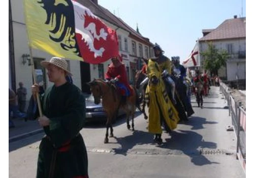 Sieradz: Obchodzimy kolejną rocznicę bitwy pod Grunwaldem. Mocno uczciliśmy 600. jej rocznicę. Zdjęcia sprzed 16 lat