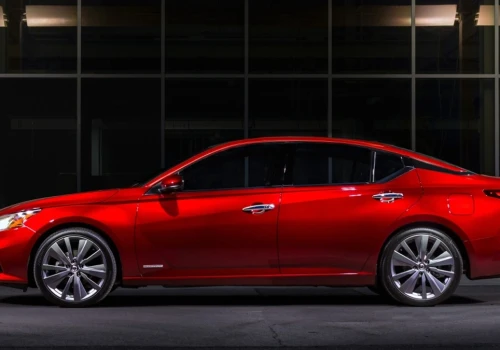 Nissan tnie gamę. Znika kultowy model