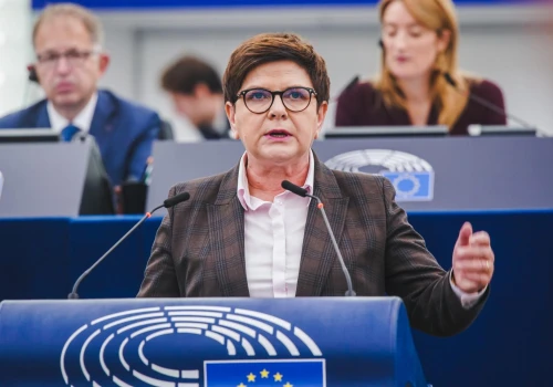 Zarzuty za nielegalne finansowanie PiS. Rzeszowska prokuratura prowadzi śledztwo, są zatrzymania