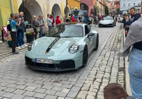 85 załóg Porsche wyruszyło z Jeleniej Góry w europejską trasę