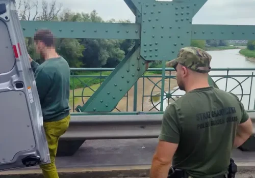 Oszust „na kuriera” deportowany. Po odsiadce obywatel Ukrainy musiał opuścić Polskę