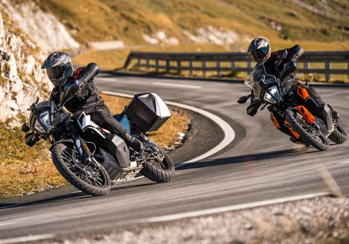KTM szykuje nową generację 790 Adventure na rok 2027? Koniec charakterystycznych zbiorników paliwa?