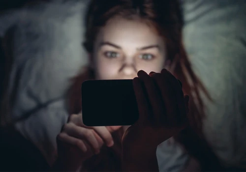 Po północy koniec zabawy. Social media dostaną godzinę policyjną