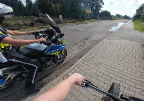 GTA Pabianice. 16-latek na hulajnodze uciekał przed policją i wszystko nagrywał