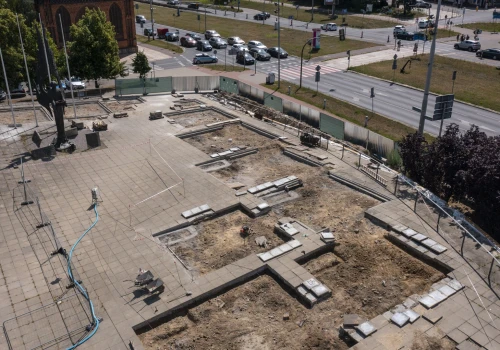 Plac Solidarności w przebudowie. Na drzewa trzeba zaczekać do jesieni