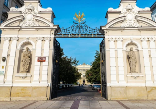 Profesor UW zawieszony po zawiadomieniu studentki. „To są jakieś głupoty”