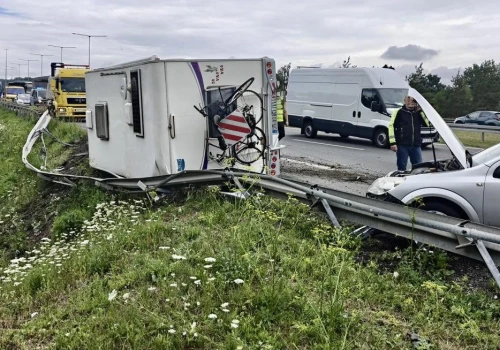 Zderzenie kampera z osobówką na A4. Utrudnienia w kierunku Krakowa