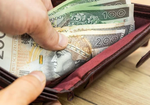 BNP Paribas sięga głębiej do portfela. Daje 700 zł przez okrągły rok i ubezpieczenie na wakacje. Oto szczegóły