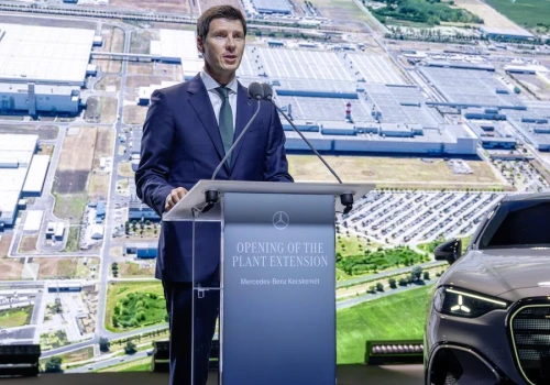 Mercedes zmienia strategię. Rozbudowa fabryki na Węgrzech za 1 mld EUR ma zatrzymać chińską ofensywę