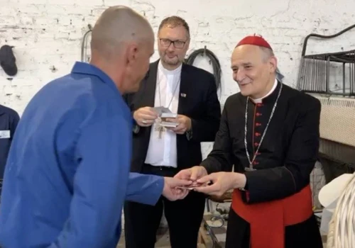 Wysłannik papieża w Ukrainie. Odwiedził ośrodek dla jeńców wojennych