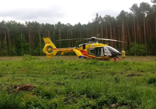 Wypadek w Sulejowie. Śmigłowiec LPR zabrał do szpitala 16-latkę na hulajnodze
