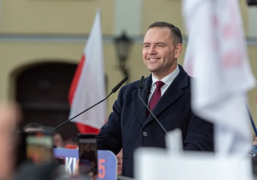 Dodatkowe 200–300 zł co miesiąc dla tej grupy. Dokumenty u prezydenta