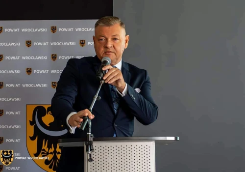 Wiatr zmian w radzie powiatu wrocławskiego zdmuchnie przewodniczącego?