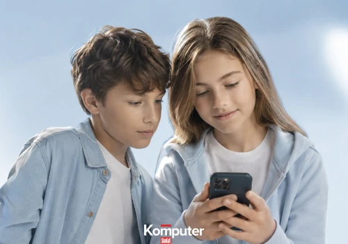 Smartfon zamiast konsoli – jak naprawdę grają polskie dzieci? Zaskakujące wyniki badania Komputronik